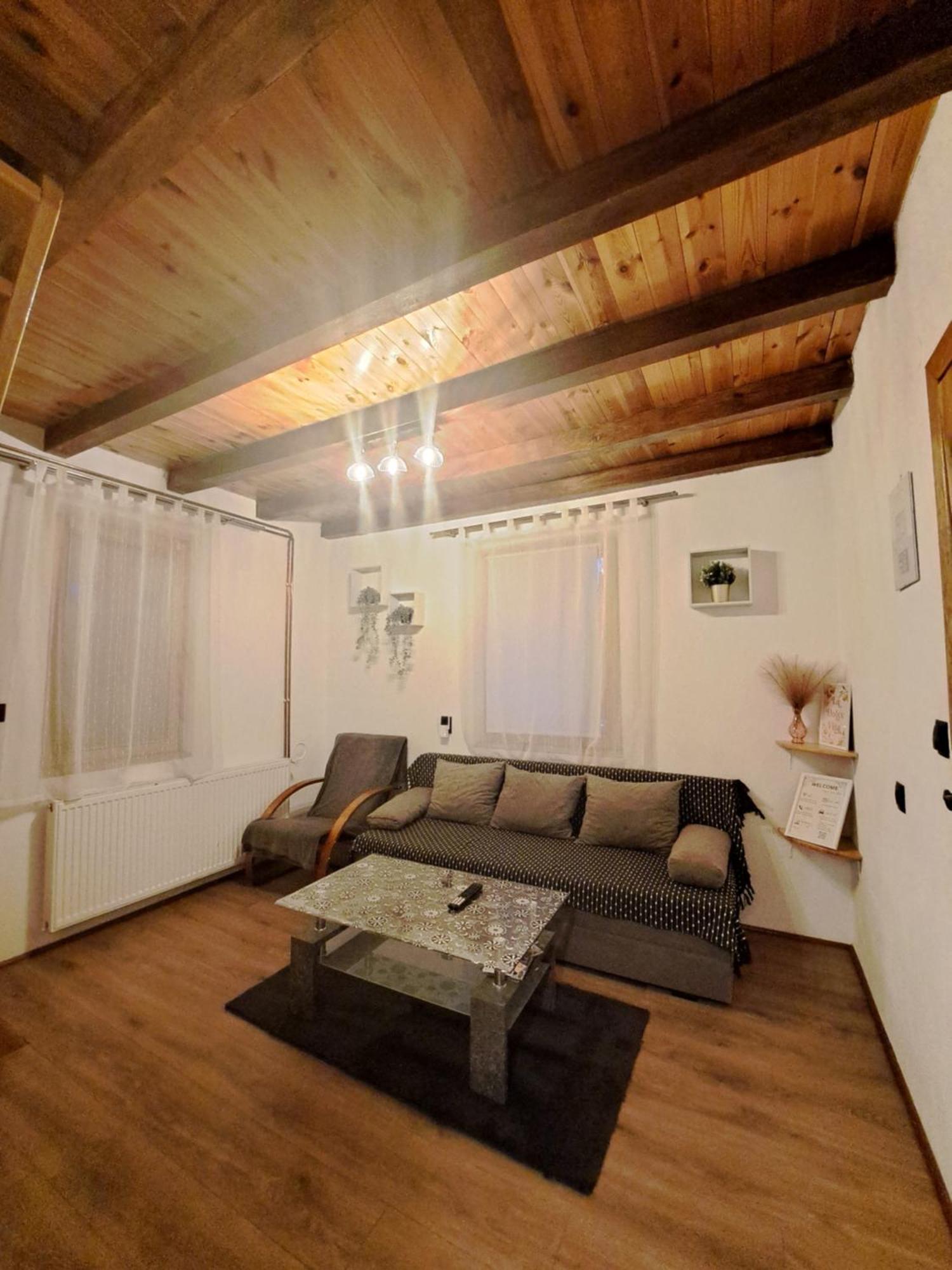 Guest House Emanuela Слуни Екстериор снимка